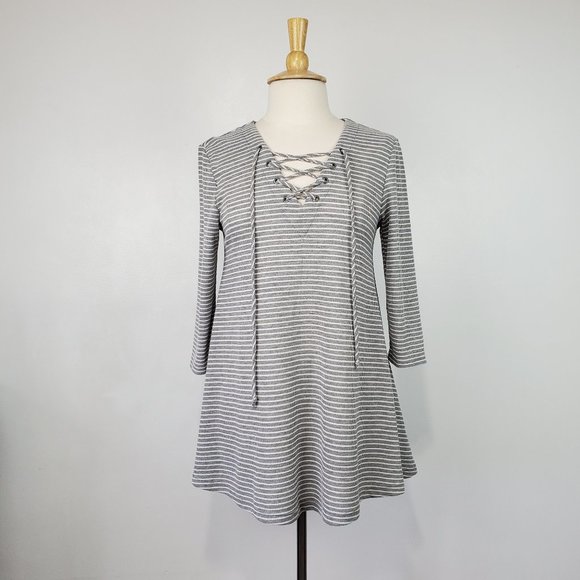 Hannah Gray White Striped Waffle Knit Grommet Lace-Up V-Neck Casual Top Size M - Picture 1 of 8